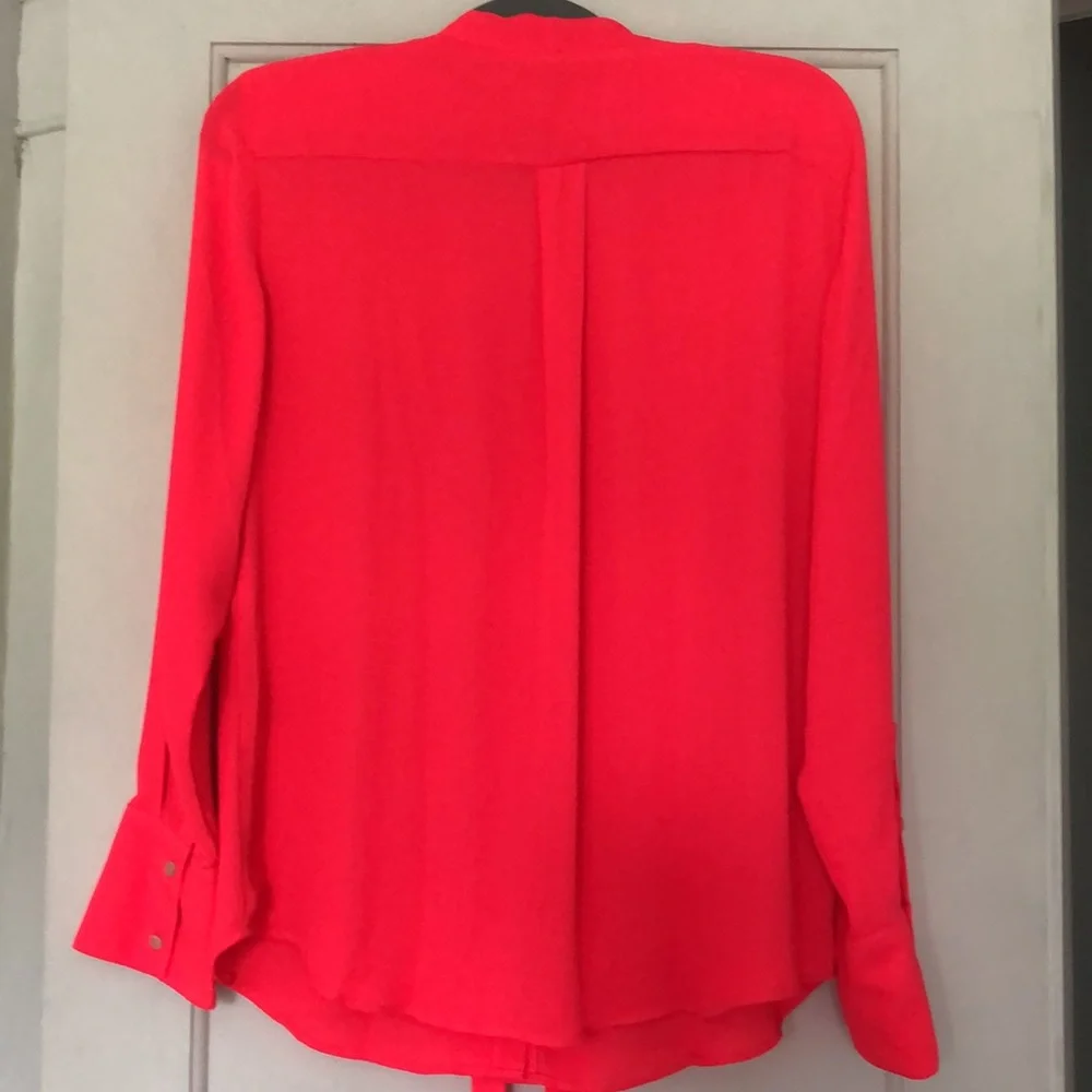 NWT, Banana Republic  size med,  fit large.‎ Hot pink. Hidden buttons,neck ties - Picture 4 of 7